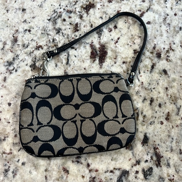 ✨SOLD✨Coach wristlet - Picture 4 of 4